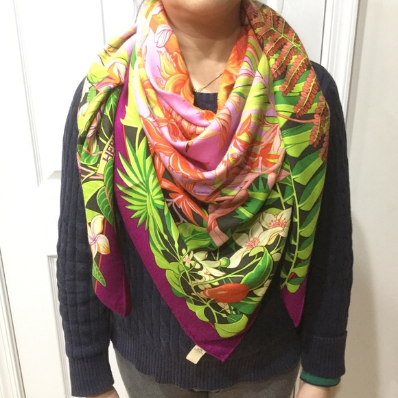 Authentic Hermès 140cm 65% cashmere/35% silk scarf - Picture 7 of 8